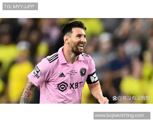 《足球世界精彩纷呈的球星盘点与突破性表现》